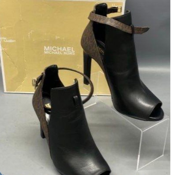 Michael Kors Lawson Leather Heeled Boots - Picture 1 of 10